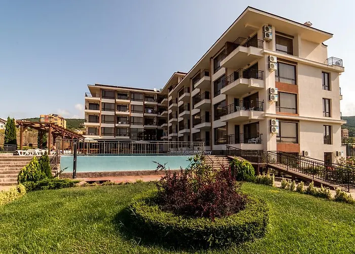 Aparthotel Macon Wellness & 3*